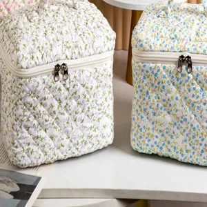 Korean style floral quilted cosmetic bag with large capacity, perfect for travel and daily storage.