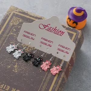 Halloween cartoon spook oren ringen set, schattige wit zwart roze legering oorbellen.