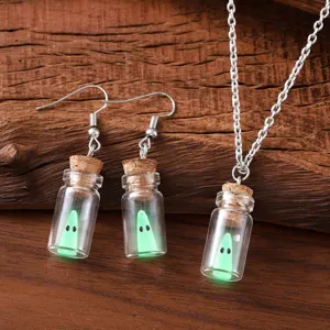 Leuchtende Mini Geist Glasflasche Halskette und Ohrringe Set fuer Halloween Deko.