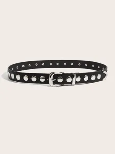 Cintura in pelle con borchie stile punk nero, cinturino in vita con occhielli e fibbia metallica.