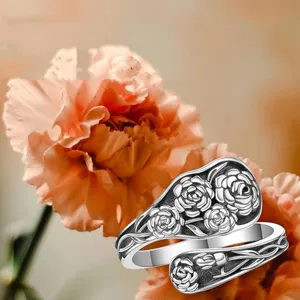 Vintage embossed silver carnation flower spoon ring, exquisite bohemian style thumb ring detail view.