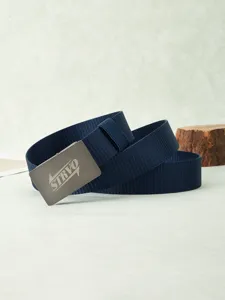 Vue détaillée de la ceinture tactique en toile de nylon bleu foncé avec boucle solide.