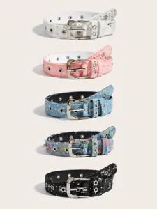 Détails de ceintures femme en denim et toile avec paillettes, œillets étoiles et boucle métal.