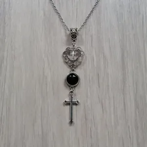 Retro Heart Cross Black Rhinestone Pendant Necklace Vintage Goth Alloy Sweater Chain For Women Men Punk Jewelry Gift