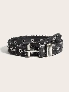 Cintura denim stile punk con occhielli a stella, fibbia argentata e design vissuto da giorno.