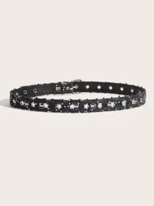 Cintura decorativa stile punk in denim nero con occhielli a stella per jeans vista dettagliata