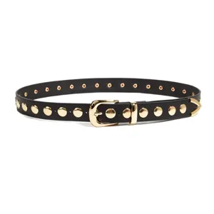 Cintura punk con borchie in pelle nera e dettagli metallici dorati con fibbia ad ardiglione chic