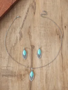 Set di collana con pendente in turchese vintage e orecchini abbinati per ogni occasione.