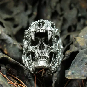 Vintage punk rock skull ring for men, gothic beast skull statement jewelry in silver.