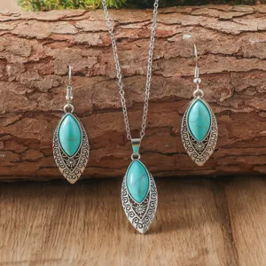 Set di collana con pendente in turchese vintage e orecchini abbinati in elegante stile.