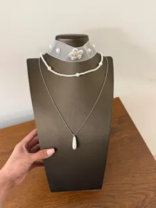 Collana a strati perle stile lusso francese con ciondolo a goccia e girocollo mesh
