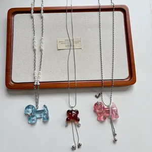 Ciondolo cucciolo in resina scintillante design di nicchia lunga collana moda donna