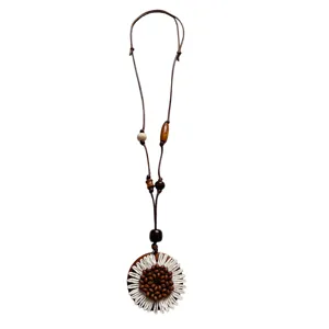 Collana lunga in legno fatto a mano con girasole, corda regolabile e bellissimo ciondolo floreale.