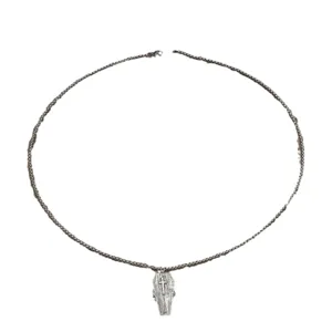 Collana con ciondolo a croce bara gotica retrò, gioiello unisex in metallo argentato vintage.