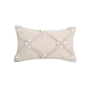 Nordischer Kissenbezug in Beige mit Tufting-Diamantmuster und Bommeln für Zuhause.