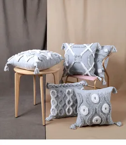 Boho μαξιλαροθήκη με βαμβακερό κέντημα και φούντες για άνετη διακόσμηση καναπέ στο σπίτι.