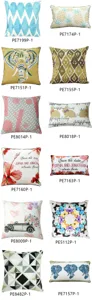 Bedruckte Kissenbezüge Kollektion mit geometrischen und floralen Mustern für Ihr Sofa.
