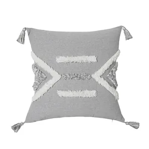 Boho μαξιλαροθήκη με γεωμετρικό κέντημα και φούντες για διακόσμηση καναπέ σαλονιού.