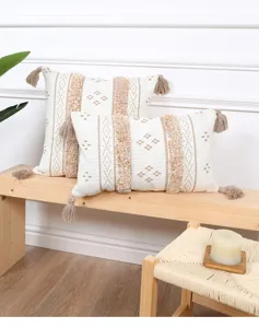Boho kalyma makilariou me fouskotes kai gewmetriko sxedio gia th diakosmhsh tou spitiou leptomereia.