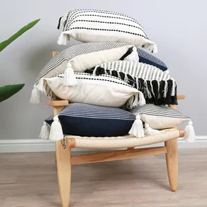 Housse de coussin jacquard marocaine avec glands, taie d'oreiller bohème rayée pour canapé lit