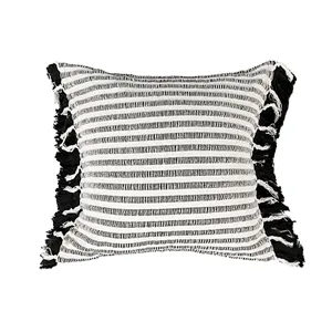 Housse de coussin décorative bohème à franges rayée noir et blanc, style marocain canapé.