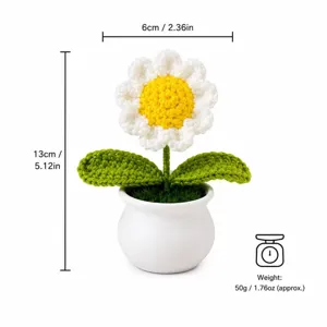 Detailansicht der gehäkelten Gänseblümchen Topfpflanze mit handgemachter Blume und Topf.