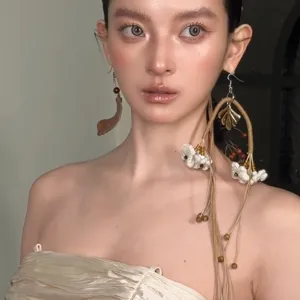 Retro dried flower long tassel earrings for women, niche design runway jewelry accessory.