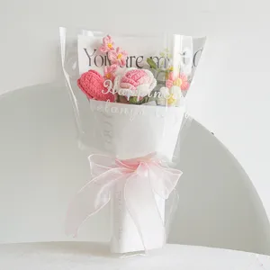 Bouquet di fiori all'uncinetto fatto a mano regalo san valentino rosa di lana lavorata