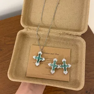 Set collana e orecchini a croce in zircone smeraldo gioielli vintage alla moda donna