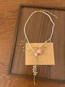 Zoete roze roos kralen ketting sprookjesstijl elegante sleutelbeenketting voor vrouwen en meisjes.