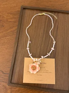 Zoete roze rozenbloem kralenketting met kristalstenen, delicate sleutelbeenketting voor dames.