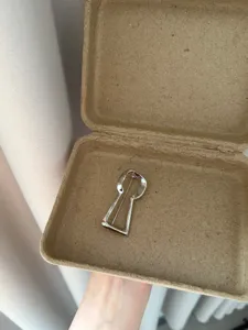 Minimalist silver keyhole metal brooch vintage fashion pin for women aesthetic daily accessory