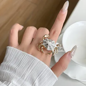 European ocean style crab ring, unique metal open finger ring fashion jewelry for women.