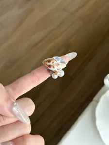 Detailansicht Muschel Perle Ring, Ozean Stil offener Finger Schmuck für Damen Strand Accessoire.