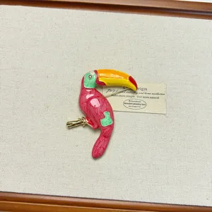 Vintage colorful enamel toucan bird brooch pin for women fashion personality chic jewelry