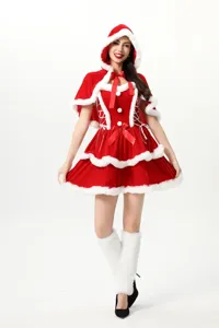 Conjunto de disfraz navideño con capa roja de terciopelo y vestido con borde de felpa blanca.