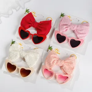 Süße Retro-Herz-Sonnenbrille und passendes gepunktetes Schleifen-Stirnband-Set für Mädchen