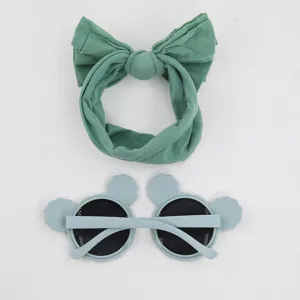 Kinder Sonnenbrille mit Muschelrand Rahmen und passendem grünem Schleifen Stirnband Set