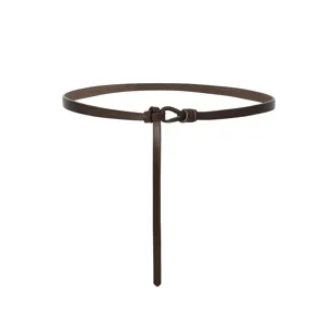 Ceinture fine en cuir marron foncé minimaliste avec nœud élégant, accessoire polyvalent robe.