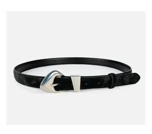 Damen schwarzer Wildleder-Gurt mit einzigartiger silberner Metallschnalle, modischer Vintage-Stil.