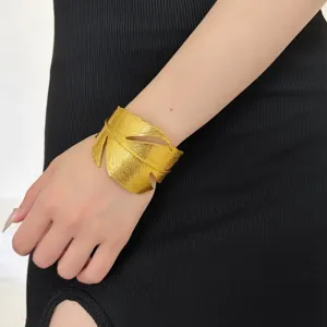 Western Style Electroplated Alloy Leaf Flower Open Cuff Bangle Vintage Geometric Coral Texture Statement Wristband Jewelry For Women