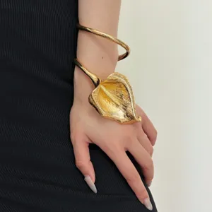Vintage Exaggerated 3D Flower Leaf Wrap Bangle Bracelet For Women Artistic Minimalist Smooth Open Cuff Bracelet Fashion Jewelry Gift
