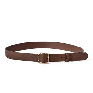 Stijlvolle bruine lederen damesriem met gouden gesp perfect voor jeansbroeken en jurken.