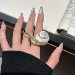 Böhmischer Meeresstil Schnecken Muschel Ring für Damen, vergoldeter Strass Schmuck.