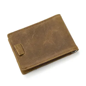 Detaillierte Nahaufnahme von braunem Echtleder Bifold Kartenetui und Geldklammer