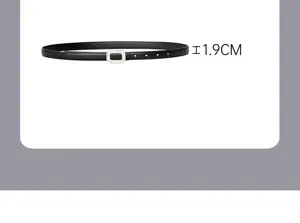 Schwarzer schmaler Ledergürtel für Damen mit glänzender Strass-Viereckschnalle als Detail.