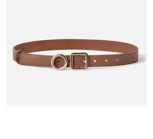 Stijlvolle dames leren riem met gouden dubbele gesp detail voor broeken en jeans.