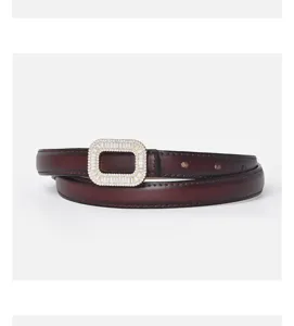 Damen Echtleder Gürtel mit funkelnder Kristall Strass Rechteck Schließe Detail Ansicht.