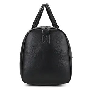Sac de voyage en cuir noir pour homme, grand sac de sport avec poignées supérieures.