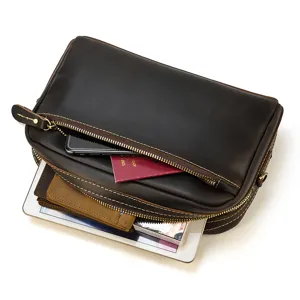Sac pochette vintage en cuir marron pour homme, grand sac bandouliere multifonctionnel.